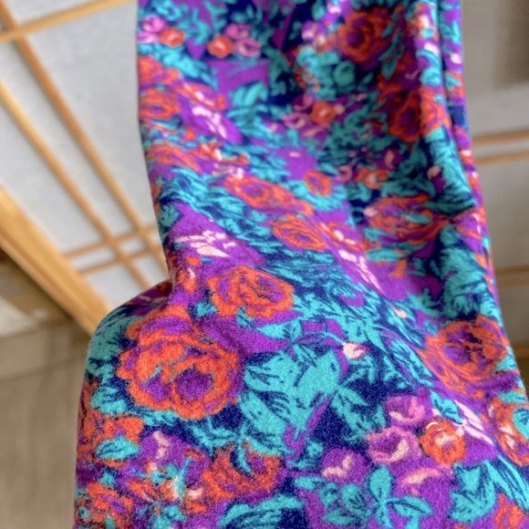 Adorable 🥰 Floral Leggings in One Size (plus). - Picture 3 of 5
